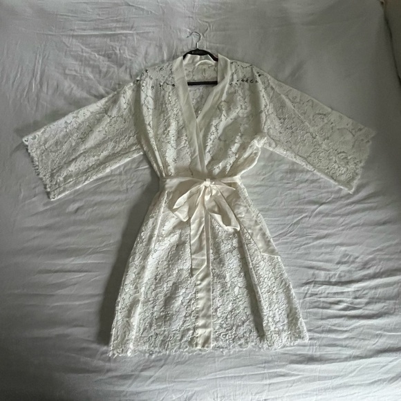 Soma White Lace Crochet Satin Wrap Robe Intimates Sleepwear Sz S/M EUC - Picture 7 of 15